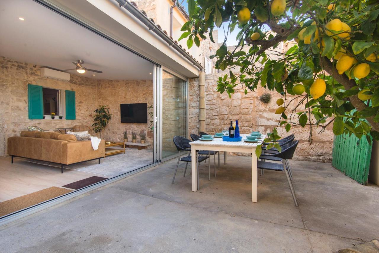 Casa La Limonera. Townhouse With Pool For Up To 6 Persons In Vakantiehuis Santanyí
