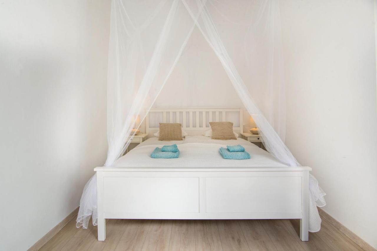 Casa La Limonera. Townhouse With Pool For Up To 6 Persons In Vakantiehuis *