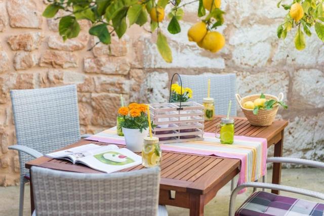 Vakantiehuis Casa La Limonera. Townhouse With Pool For Up To 6 Persons In