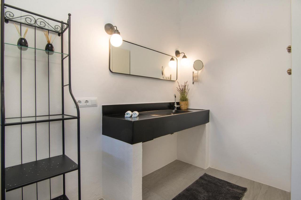 Casa La Limonera. Townhouse With Pool For Up To 6 Persons In Vakantiehuis Santanyí