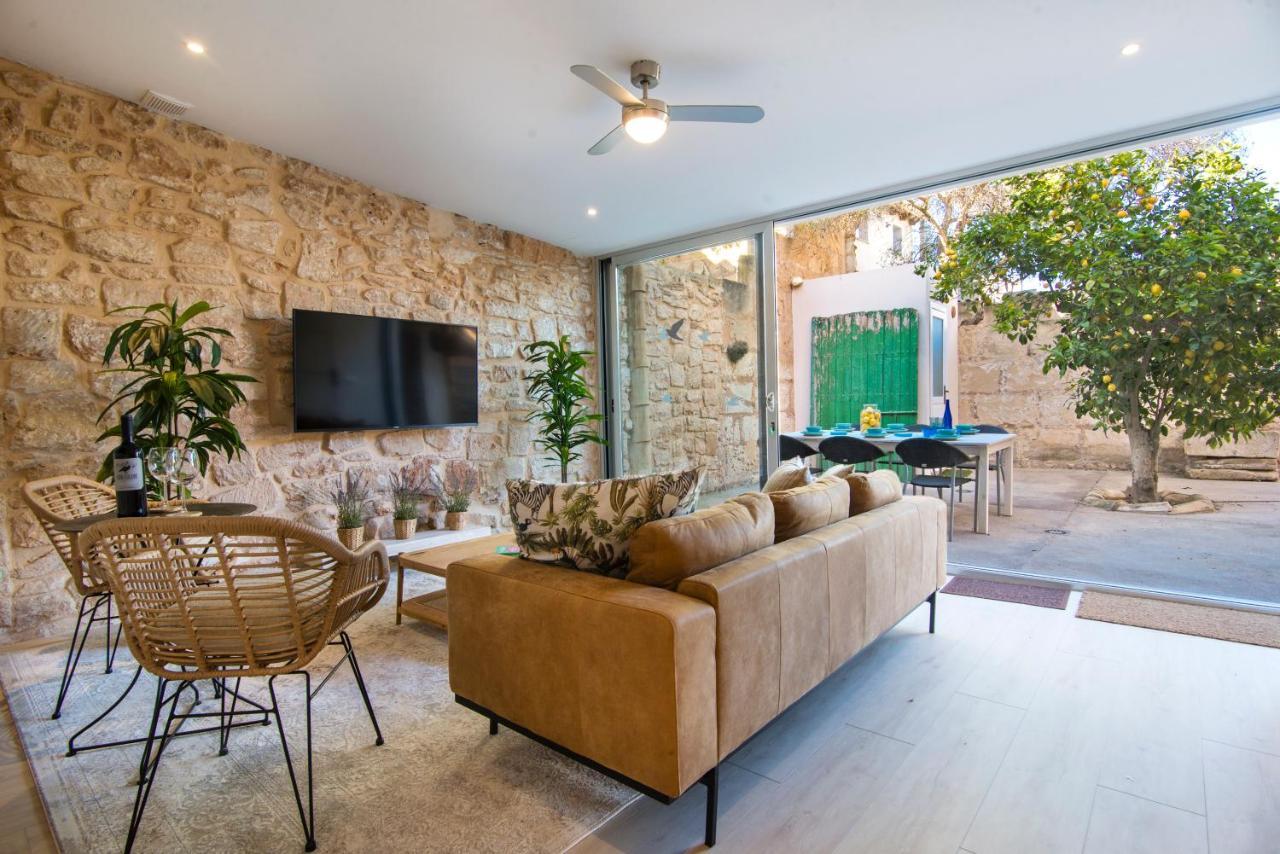 Casa La Limonera. Townhouse With Pool For Up To 6 Persons In *